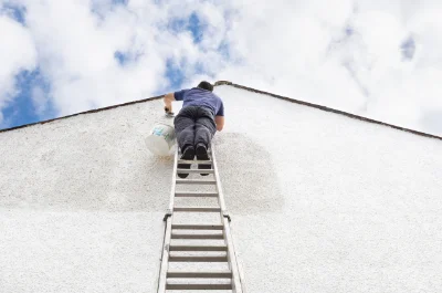 Peinture extérieure à Arlos — façades et ravalement